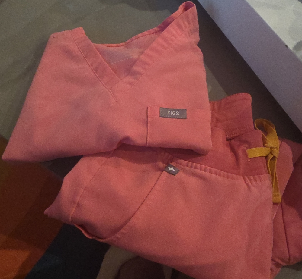 FIGS Pink Scrub Set